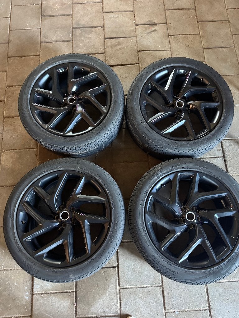 Range Rover Sport SV Bespoke 22 inch satijnzwarte velgen, Auto-onderdelen, Banden en Velgen, Ophalen, Gebruikt, 285 mm, Banden en Velgen