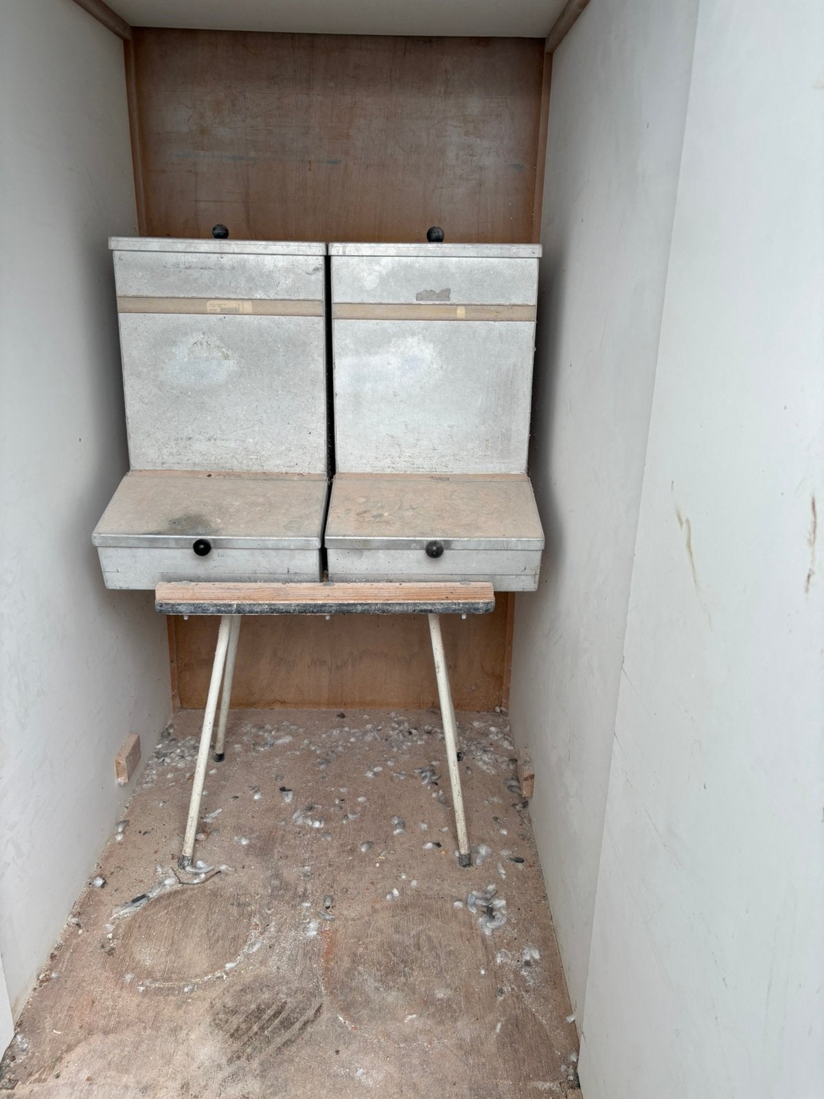 2 x voersilo roestvrij staal inhoud 3 balen voer van 20 kg, Ophalen, Gebruikt, Drinken en Voederen