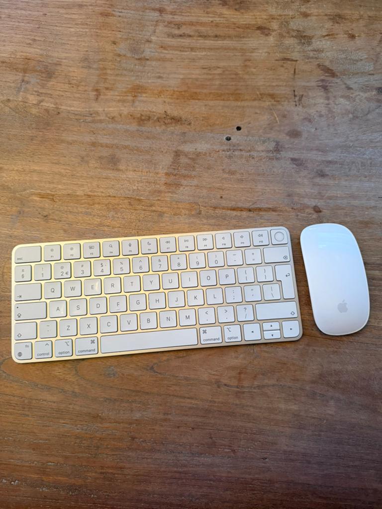 Apple Magic Keyboard Touch ID + Mouse 2 | zgan, Computers en Software, Toetsenborden, Zo goed als nieuw, Qwerty, Draadloos, Toetsenbord en muis-set