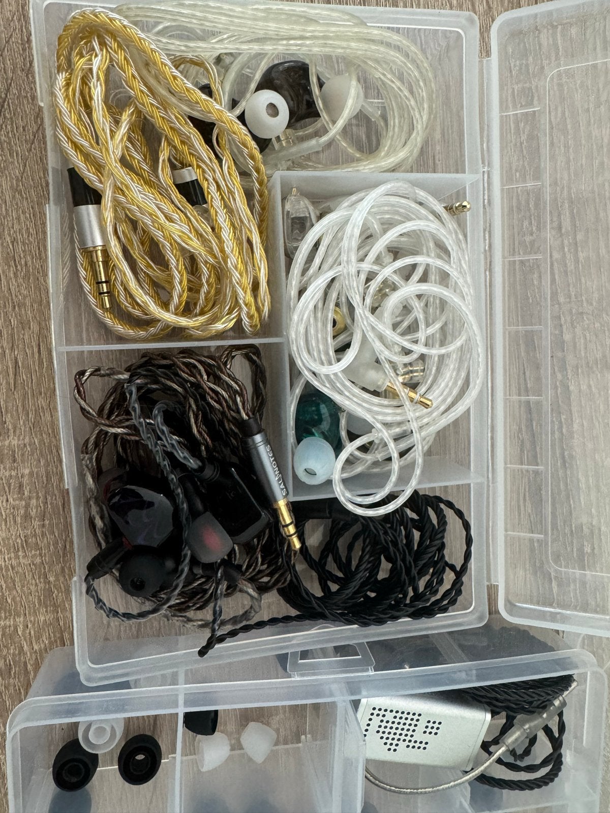 Grote collectie In-ear monitors (IEMs) met accessoires, Zo goed als nieuw, Ophalen, Overige merken, Meerkleurig