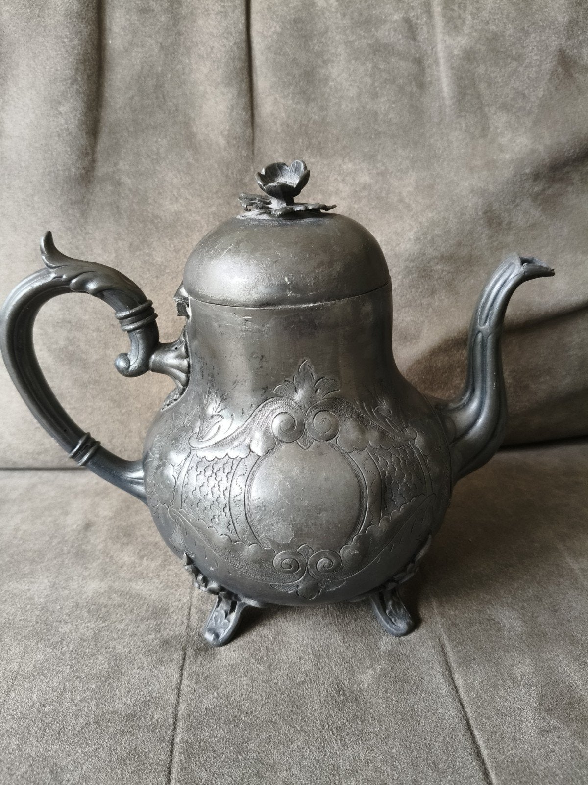 Antieke Engelse tinnen theepot met decoratieve gravures, Ophalen of Verzenden