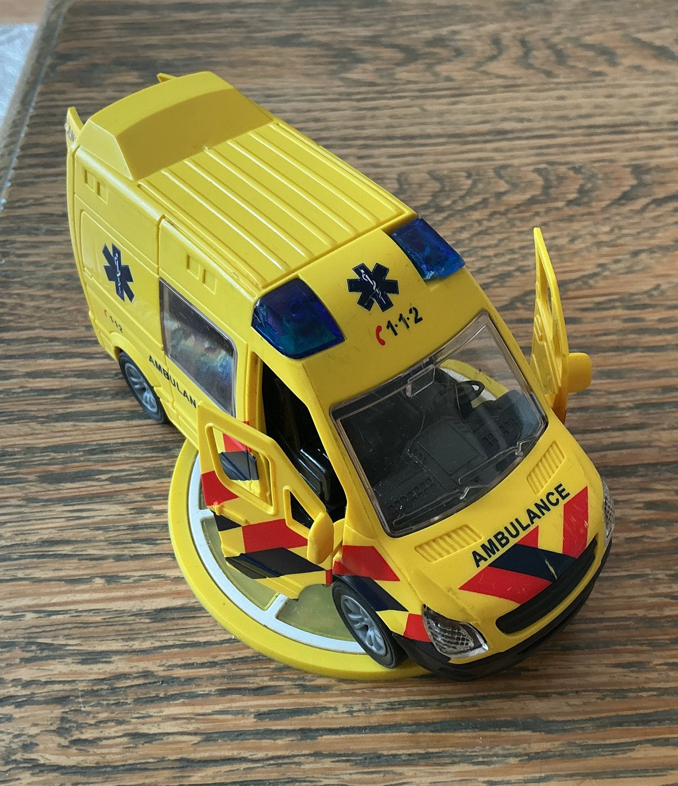 GROTE AMBULANCE DEUREN VOOR EN ACHTER GAAN OPEN, Ophalen, Gebruikt, Bus of Vrachtwagen