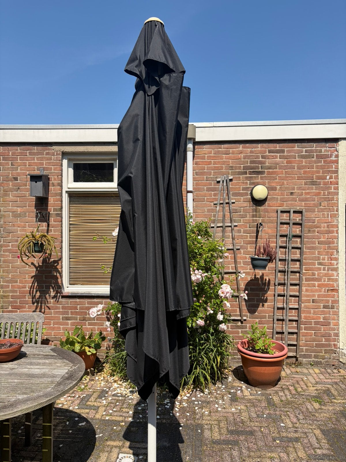 Grote zwarte (horeca)parasol Sediamo – 2,90 meter breed, Ophalen, Zo goed als nieuw, Zweefparasol