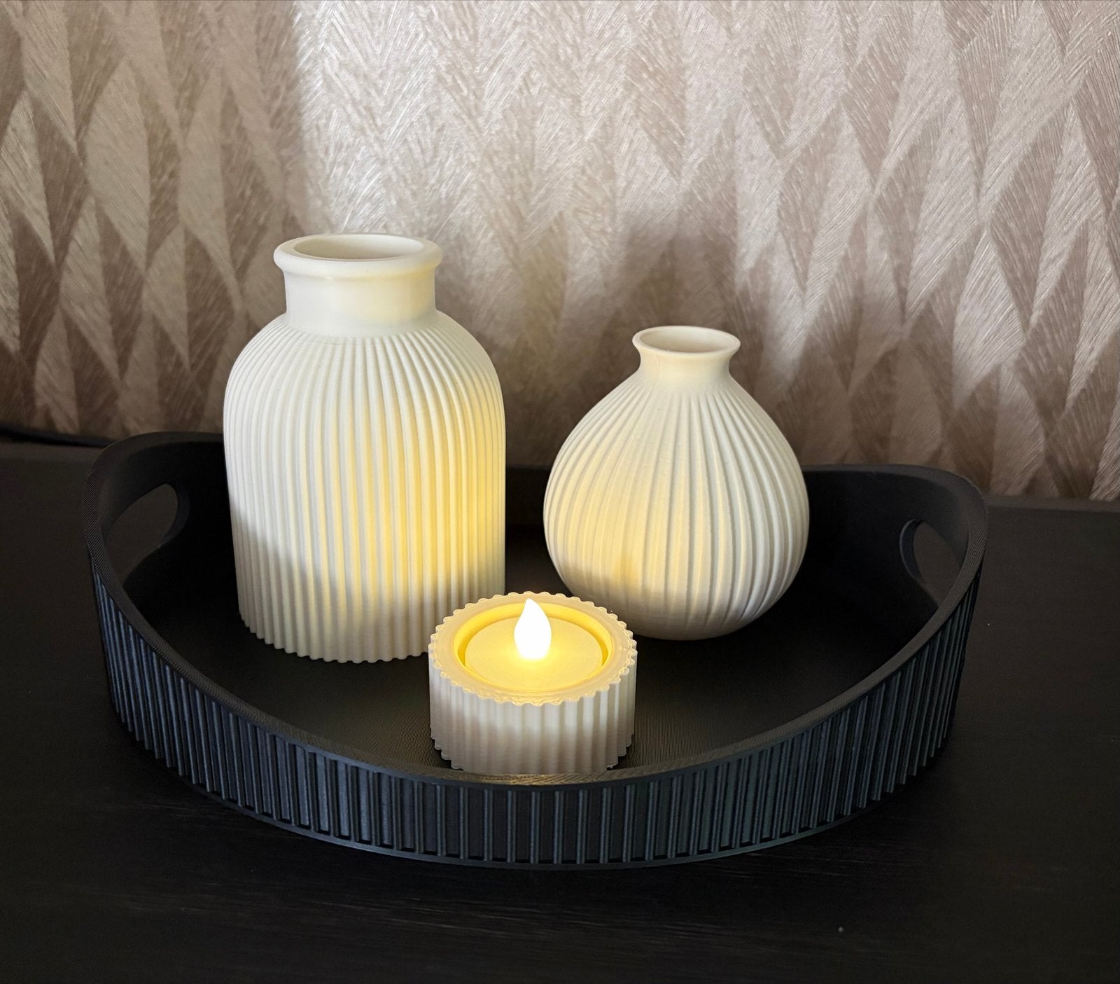 Decoratieve set: 2 vazen, theelichthouder op dienblad 3D, Meerkleurig, Kunststof, Ophalen of Verzenden, Zo goed als nieuw