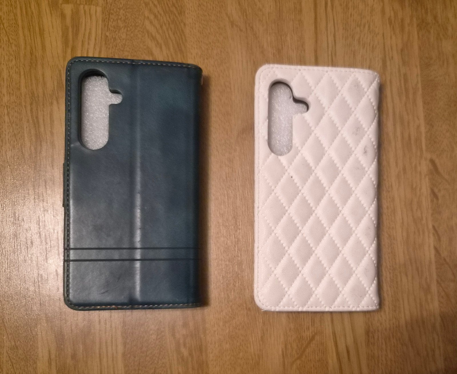 Foto 6 van Samsung S24 hoesjes Wit - donker Groen