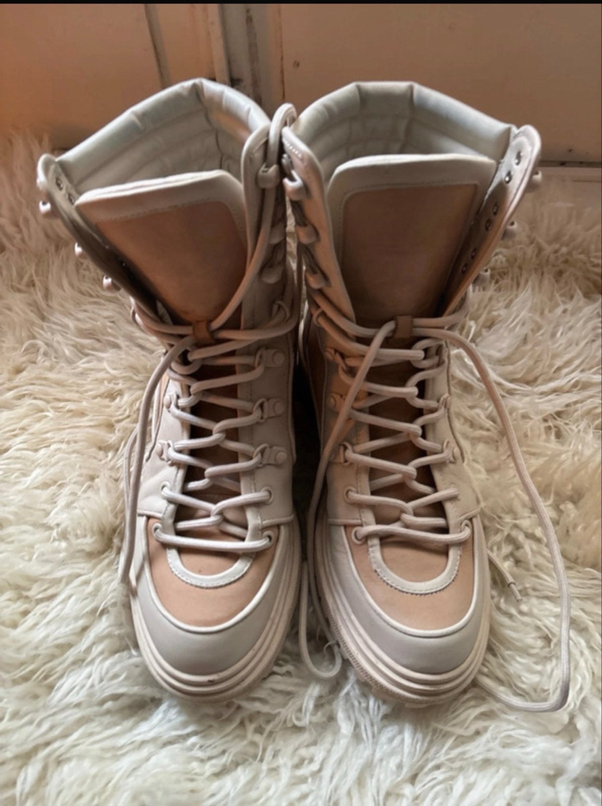 Josh V hoge sneakers/boots - Zo goed als nieuw, Kleding | Dames, Ophalen of Verzenden, Zo goed als nieuw, Beige, Lage of Enkellaarzen
