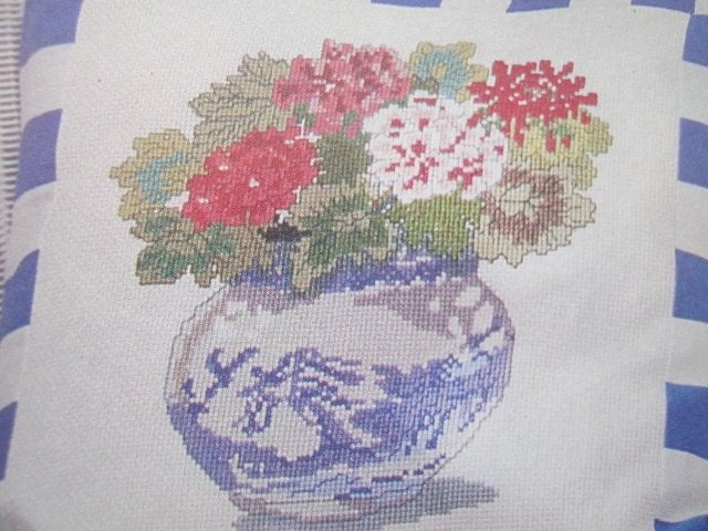 Borduurpatroon  Geraniums in Blauwe pot   nr 9302, Verzenden, Nieuw, Handborduren, Patroon