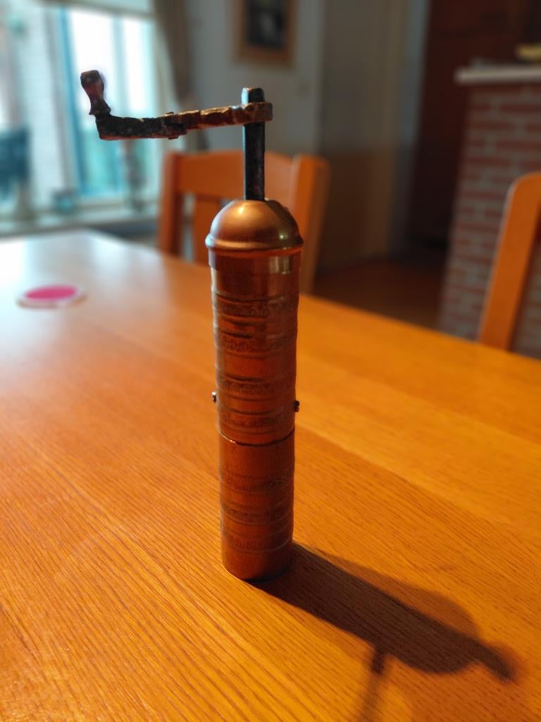 Turkse messing koffiemolen, Ophalen