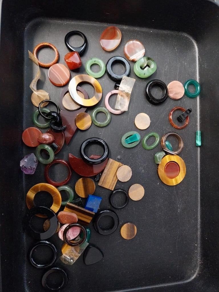 Lot met edelsteen ringetjes en zegelstenen, Sieraden, Tassen en Uiterlijk, Edelstenen, Ophalen of Verzenden, Zo goed als nieuw