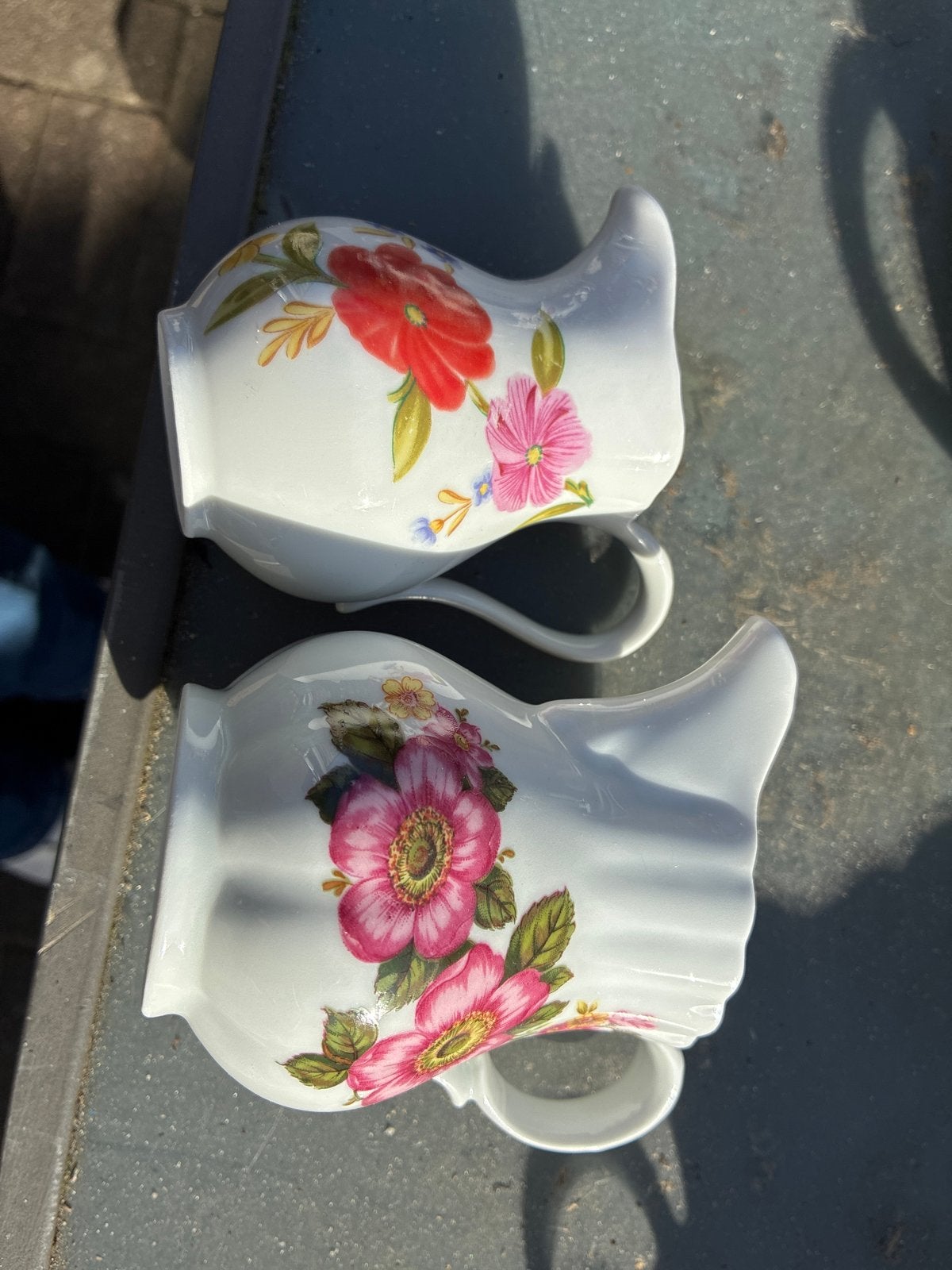 Set van 2 Vintage Porseleinen Melkkannetjes met Bloemen, Antiek en Kunst, Ophalen