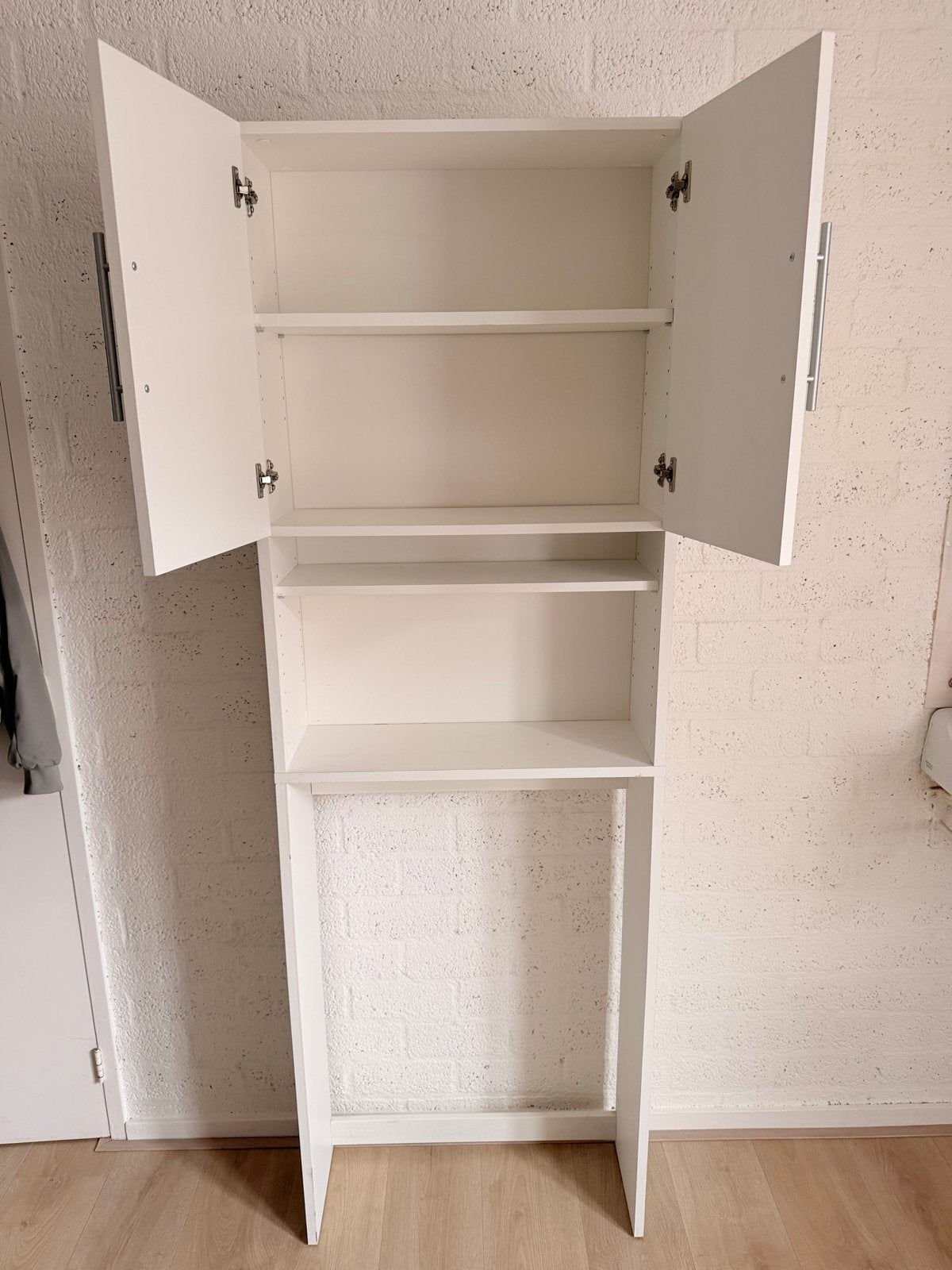 Witte badkamerkast met open vakken en deuren, Ophalen, Gebruikt