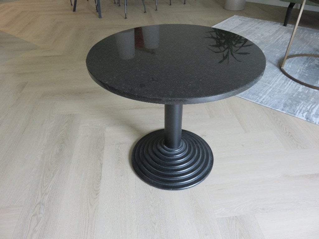 Bijzettafeltje uit marmer., Metaal of Aluminium, Rond, 55 tot 75 cm, Zo goed als nieuw