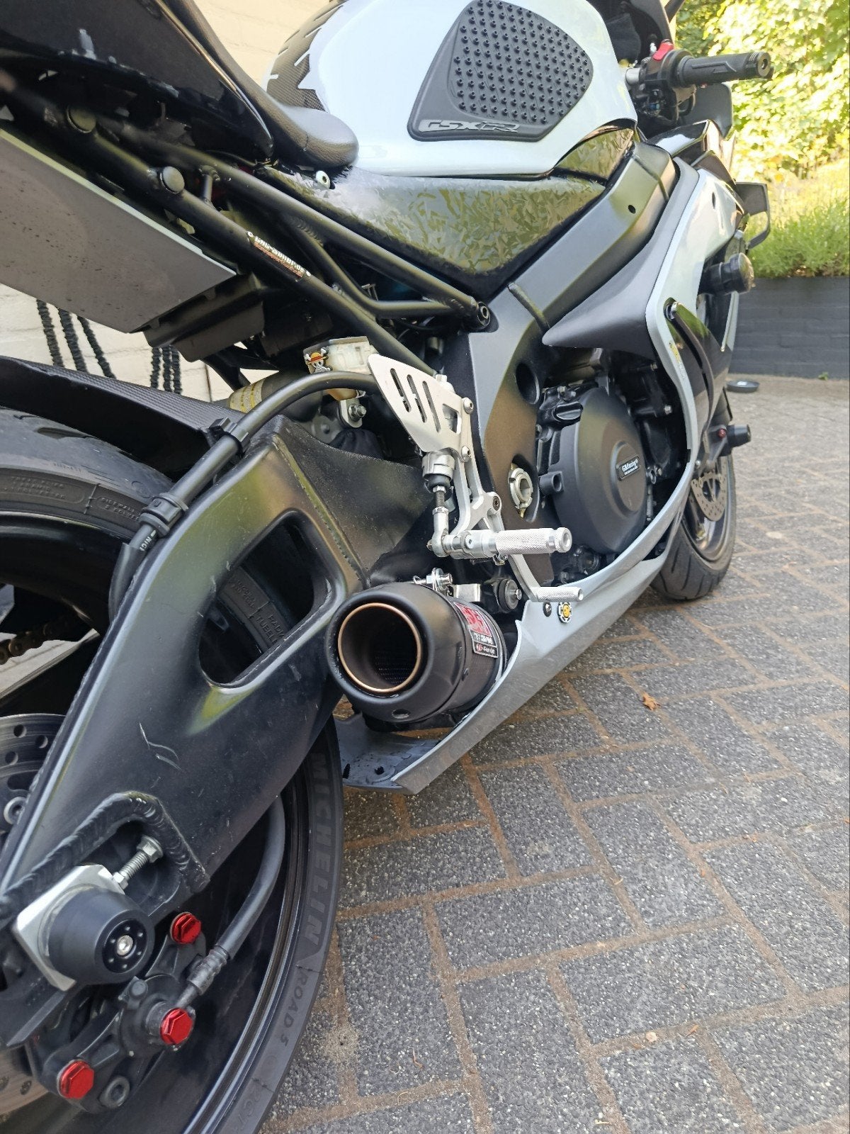 Suzuki GSXR 1000, Ophalen