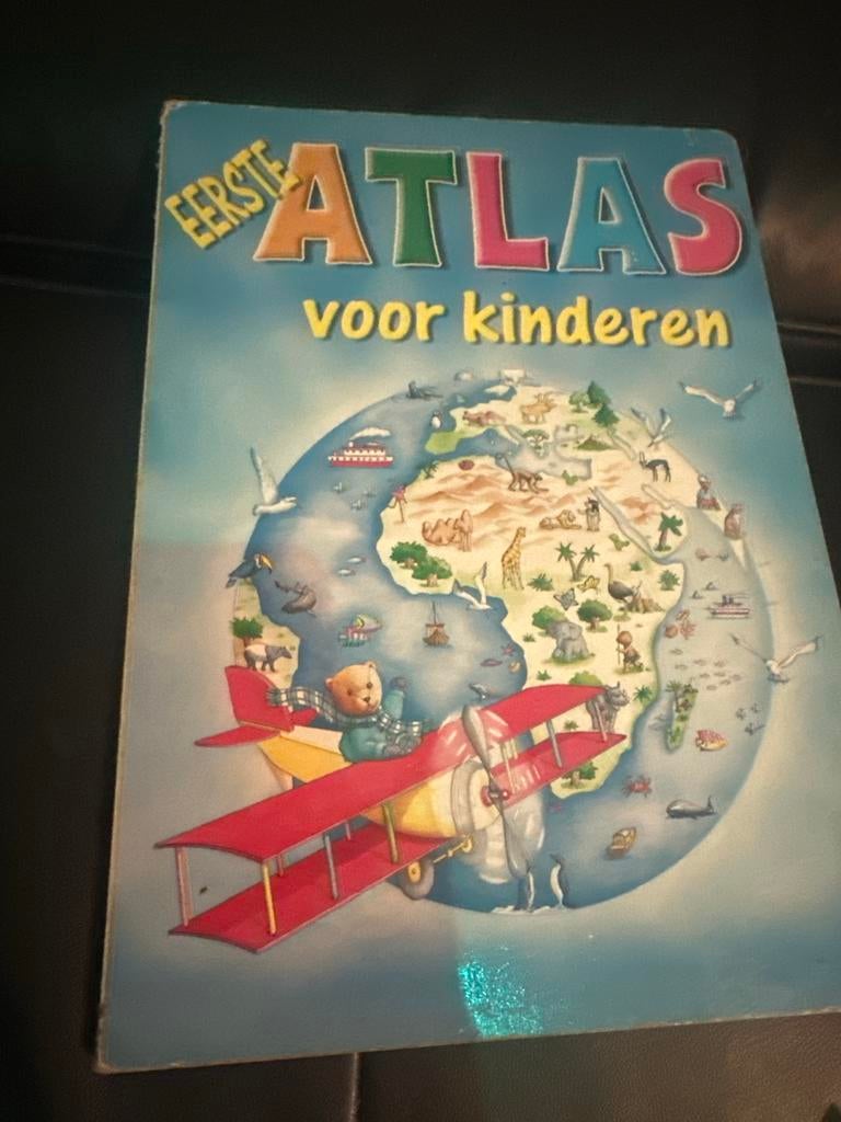 Eerste Atlas voor kinderen - Ontdek de wereld!, Ophalen of Verzenden, Zo goed als nieuw