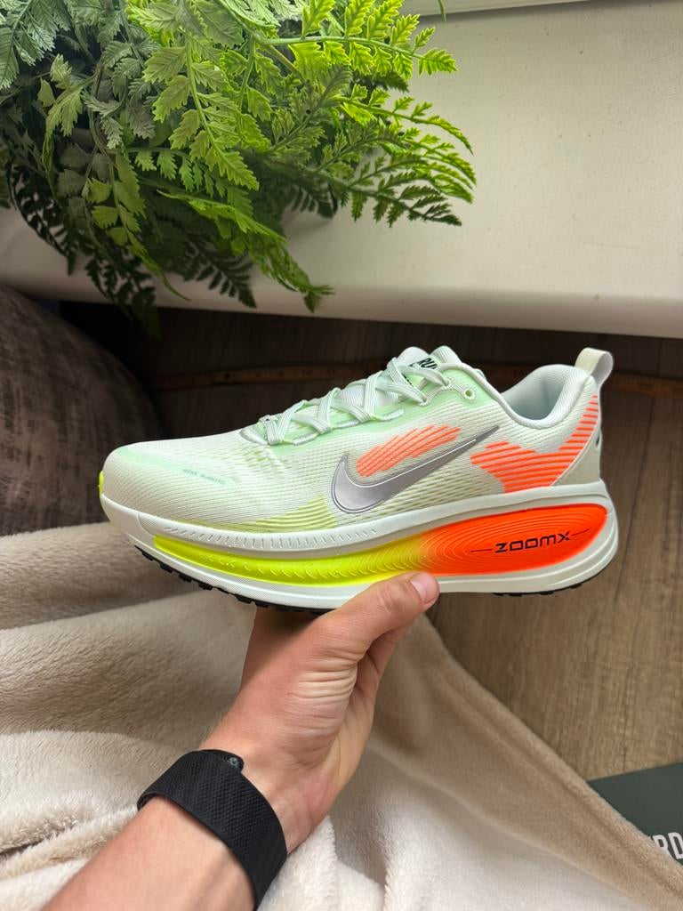 Nike ZoomX Vomero 18 Green/Orange – Maat 40, Verzenden, Nieuw, Groen, Sneakers of Gympen
