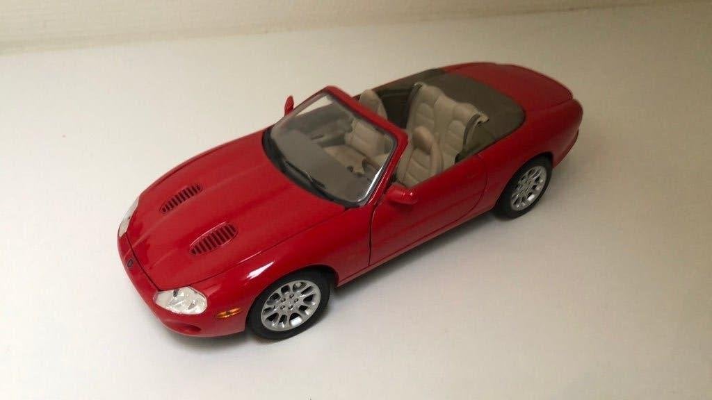 1:18 Maisto Jaguar XK, Hobby en Vrije tijd, Modelauto's | 1:18, Ophalen of Verzenden, Zo goed als nieuw, Auto, Maisto