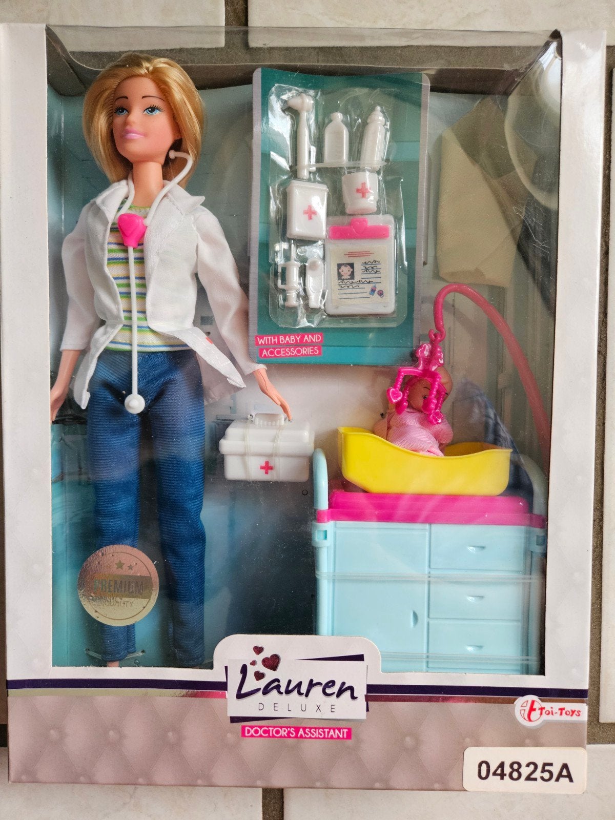 Doktersassistente Lauren pop met baby en accessoires, Ophalen of Verzenden, Nieuw, Barbie
