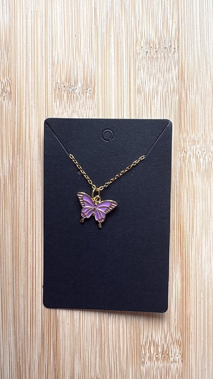Goudkleurige ketting met paarse vlinder hanger, Verzenden, Nieuw, Goud, Overige materialen