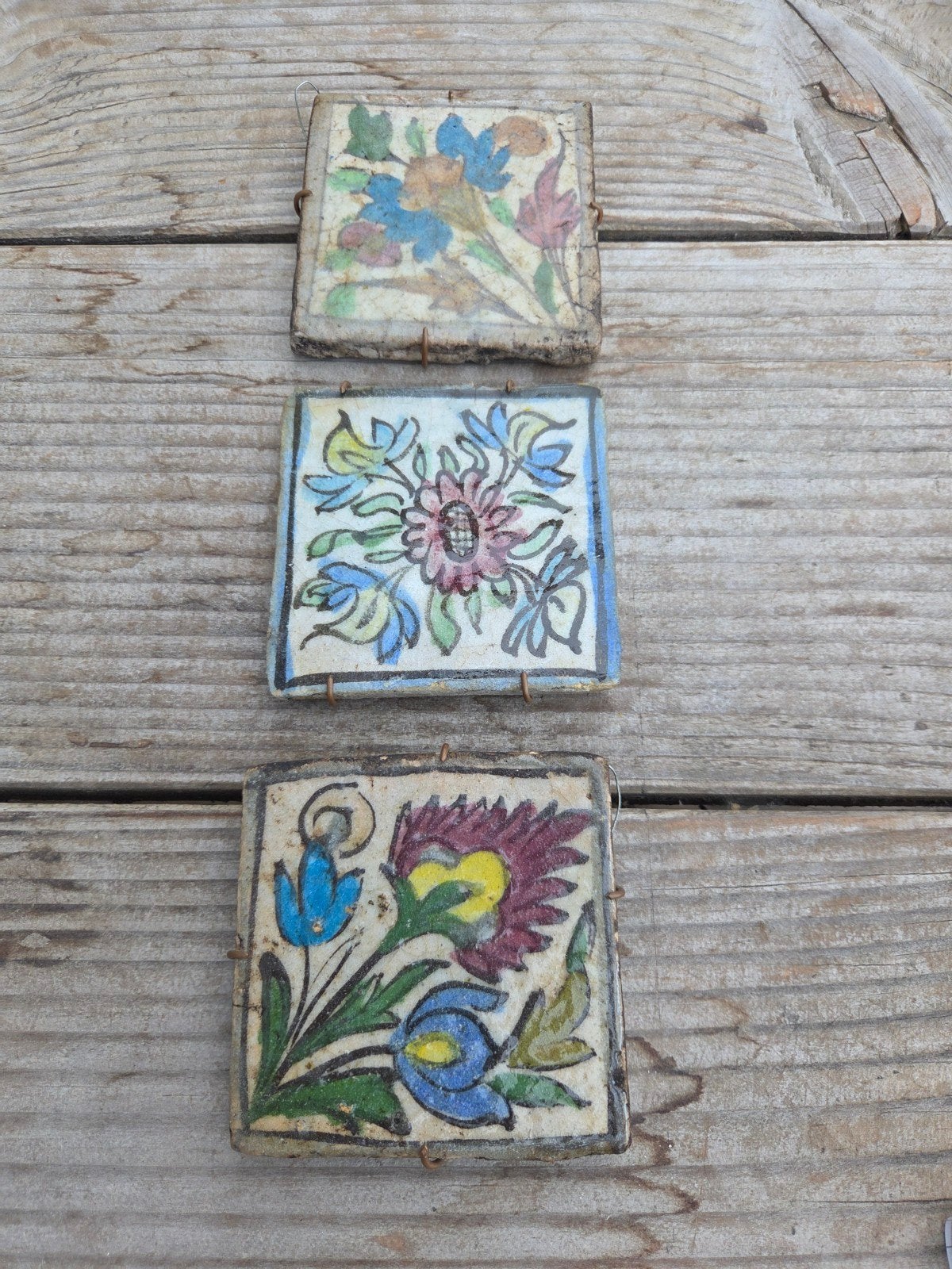 Set van 3 handgeschilderde Perzische Qajar tegels, Ophalen