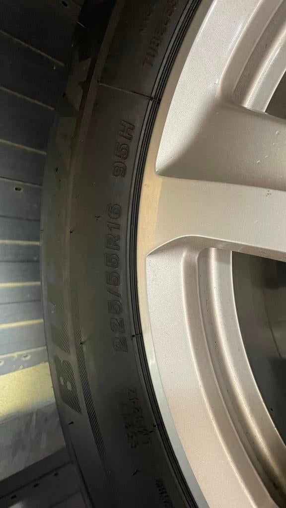 Audi 16 inch velgen met winterbanden 225/55R16, Auto-onderdelen, Banden en Velgen, Gebruikt, 16 inch, Banden en Velgen, Personenwagen