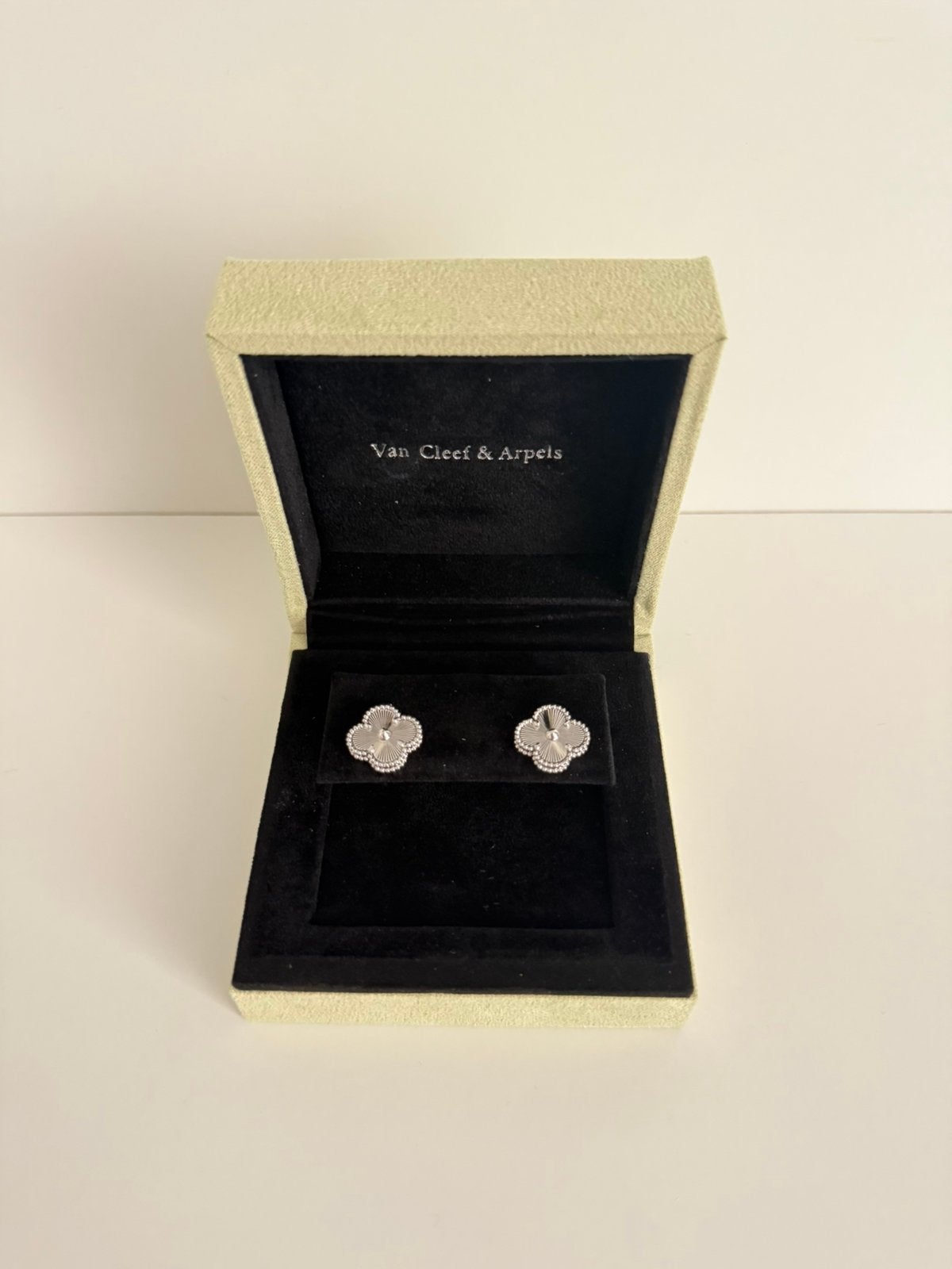 Van Cleef & Arpels oorbellen witgoud, Ophalen of Verzenden, Nieuw