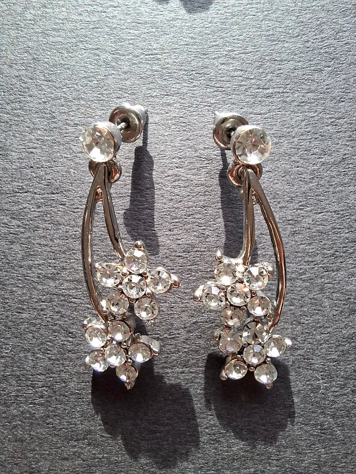 Elegante oorbellen met strass steentjes, Overige materialen, Hangers, Ophalen of Verzenden, Zo goed als nieuw