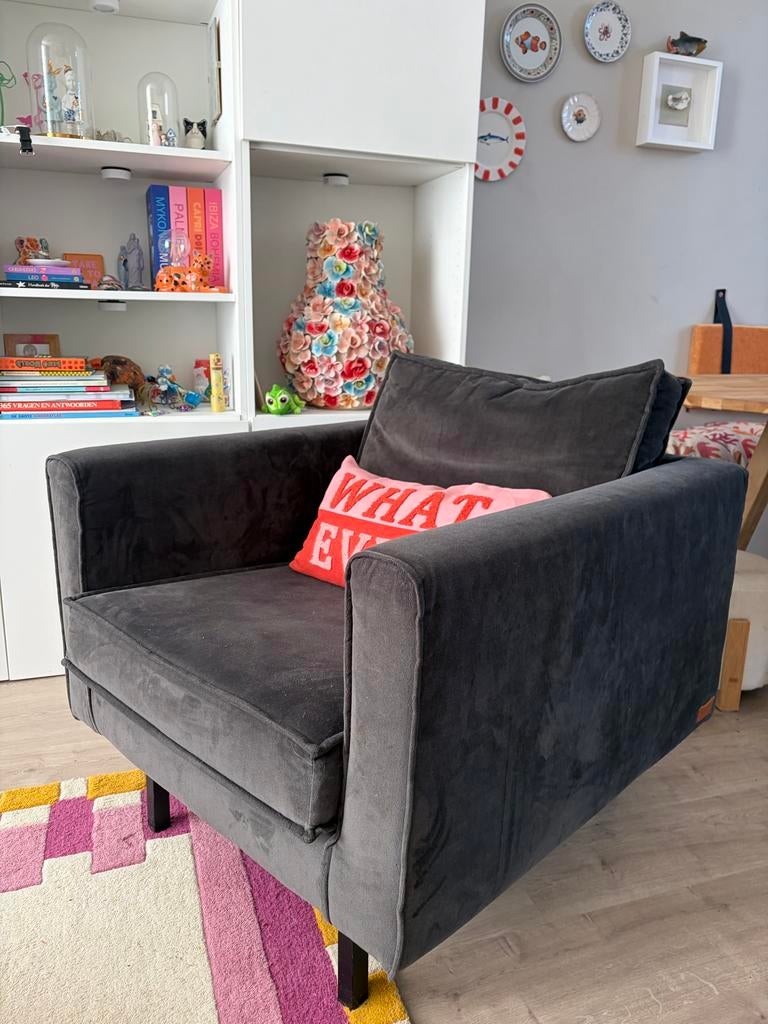 SISSY BOY Velvet Antraciet Lounge Stoel, Huis en Inrichting, Ophalen of Verzenden, Zo goed als nieuw, Stof, 75 tot 100 cm