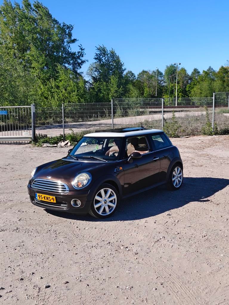 Mini Cooper 1.6 16v (2010) – Panoramadak – 6 versnellingen, Auto's, Mini, Voorwielaandrijving, 4 cilinders, Bruin, 4 stoelen