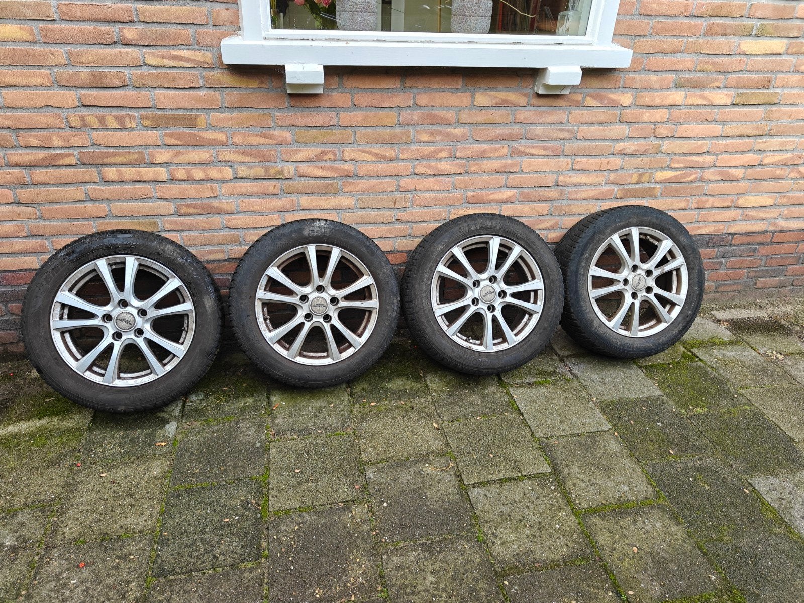 Winterbanden met velgen 2205/55 R16 Toyota Auris Sportswagon, Ophalen, Gebruikt, 16 inch, Banden en Velgen