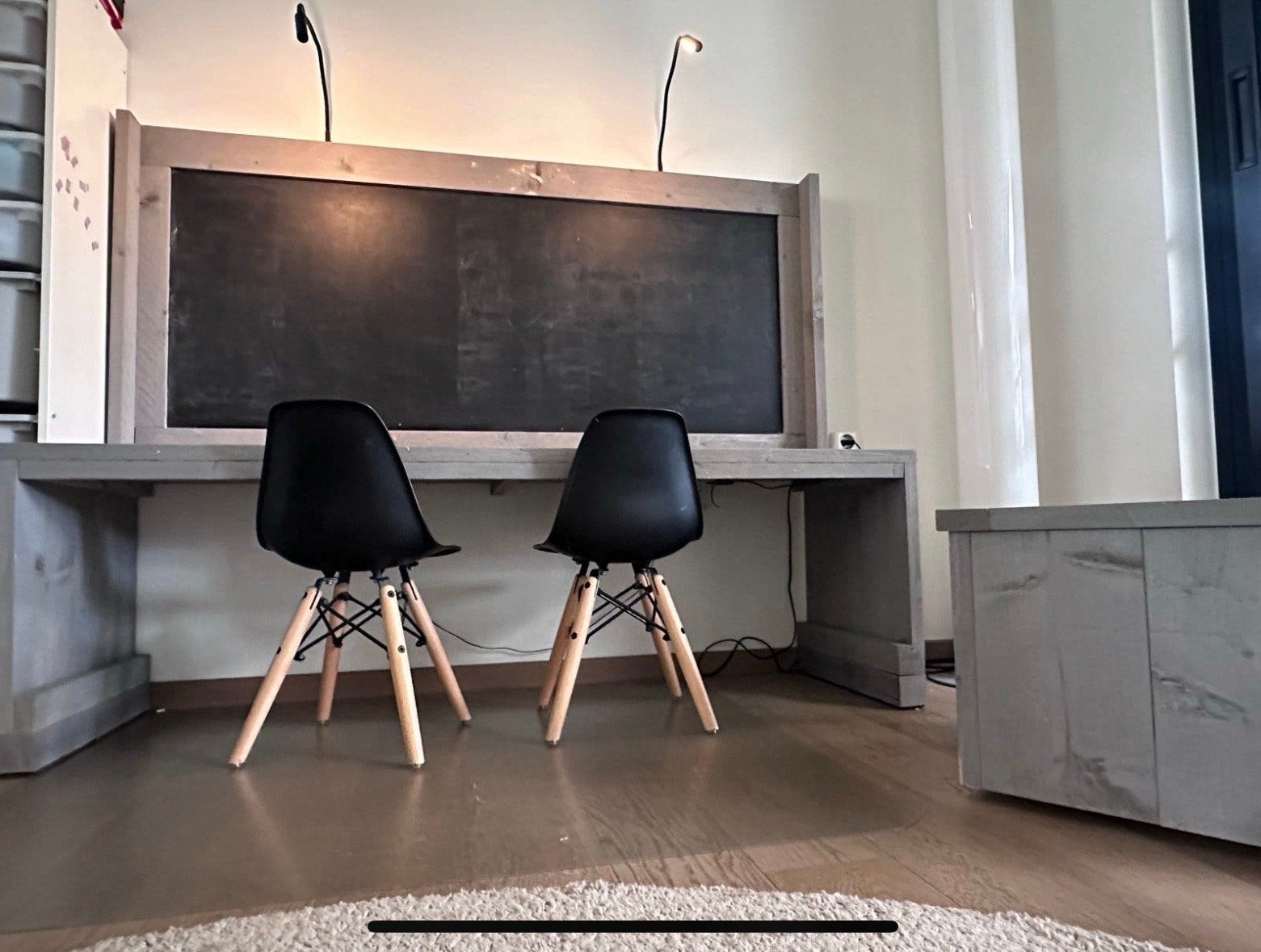Steigerhouten kinderbureau met krijtbord en ladeblok, Gebruikt, Hout, Kinderbureau, In hoogte verstelbaar