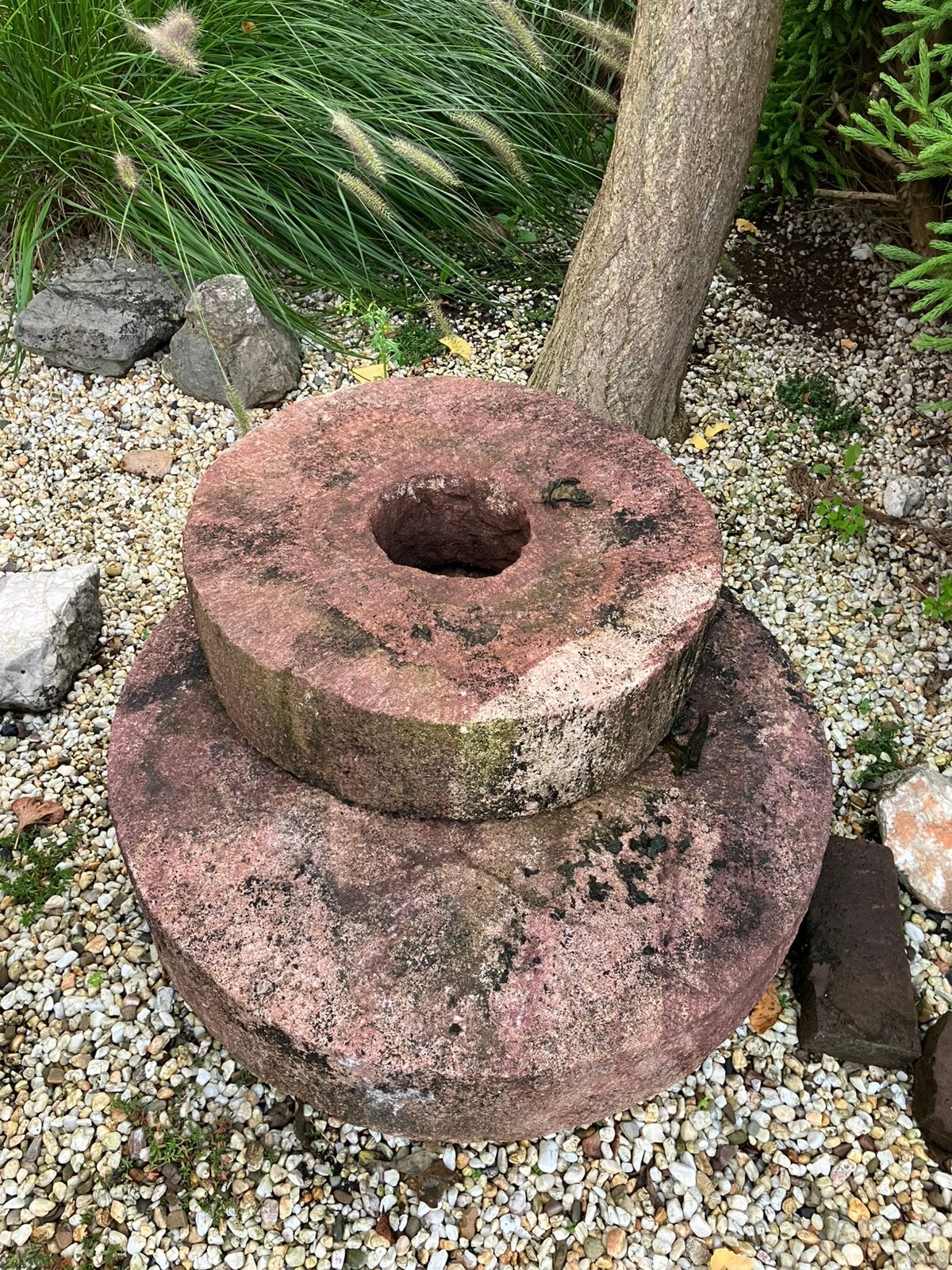 2 rode molenstenen, Ophalen, Zo goed als nieuw, Beton, Waterornament