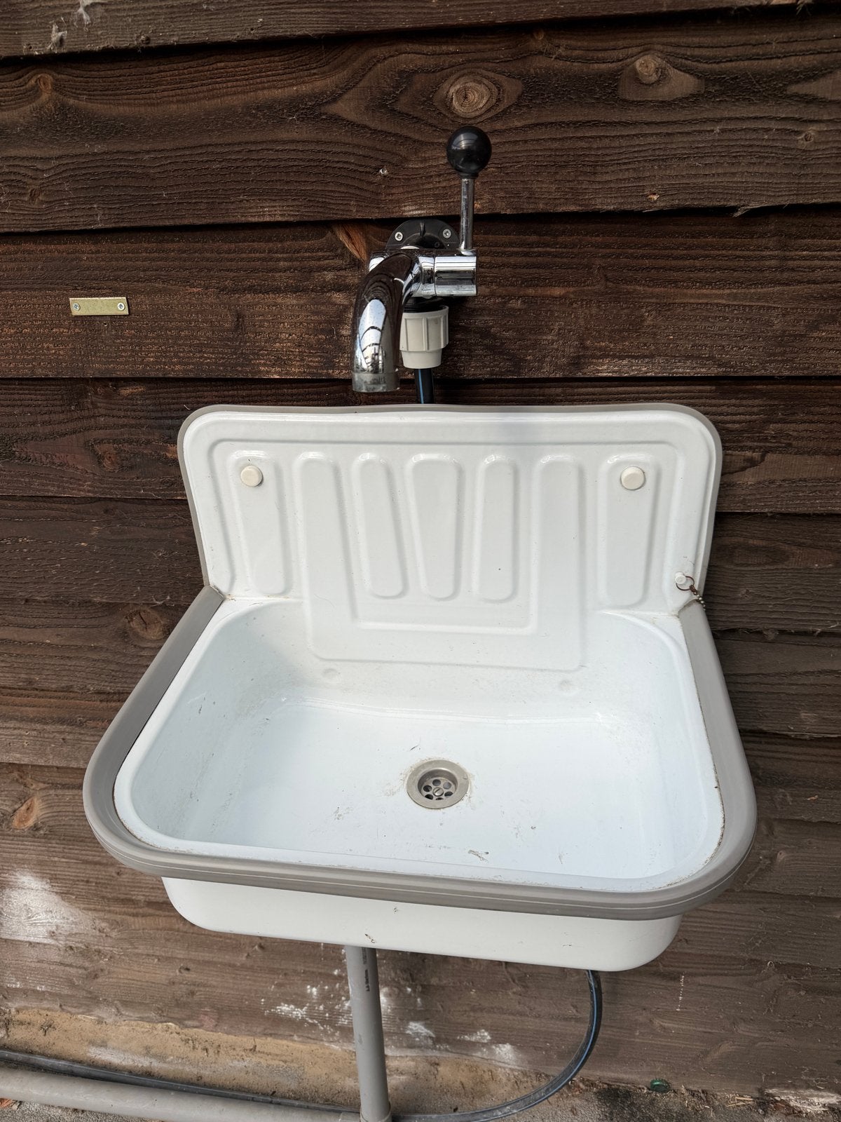 Wastafel met kraan voor buiten of schuur, Doe-het-zelf en Verbouw, Ophalen, Gebruikt, Wastafel