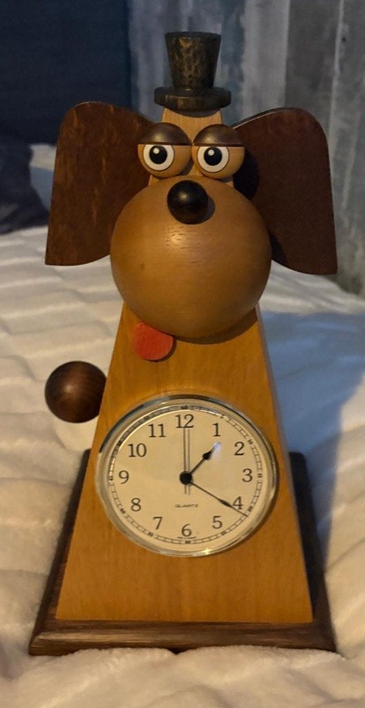 Klok in de vorm van een hond voor de kinderkamer, Huis en Inrichting, Woonaccessoires | Klokken, Ophalen, Zo goed als nieuw, Staande klok