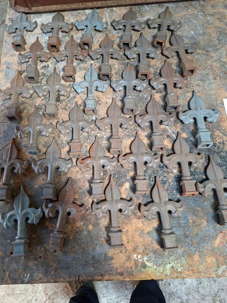 Hekpunten - Fleur de Lis - IJzeren sierpunten, Ophalen of Verzenden, Gebruikt, IJzer, Sierhekwerk