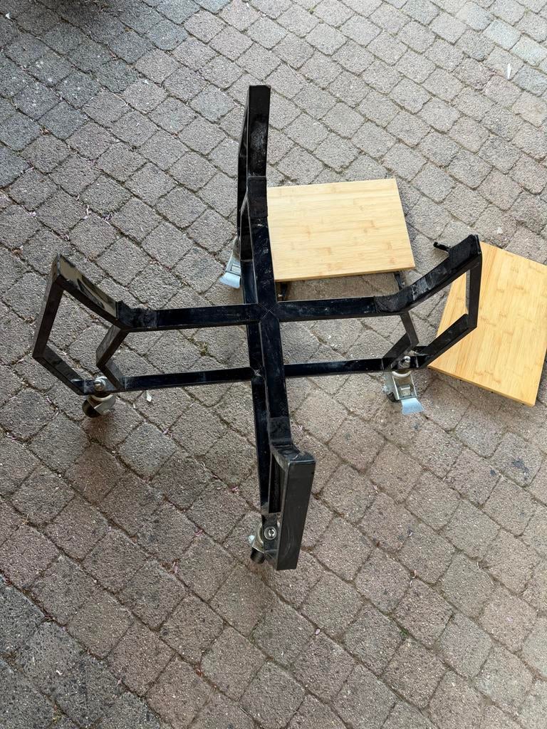 Grill Guru Large onderstel met tafeltjes, Ophalen, Gebruikt