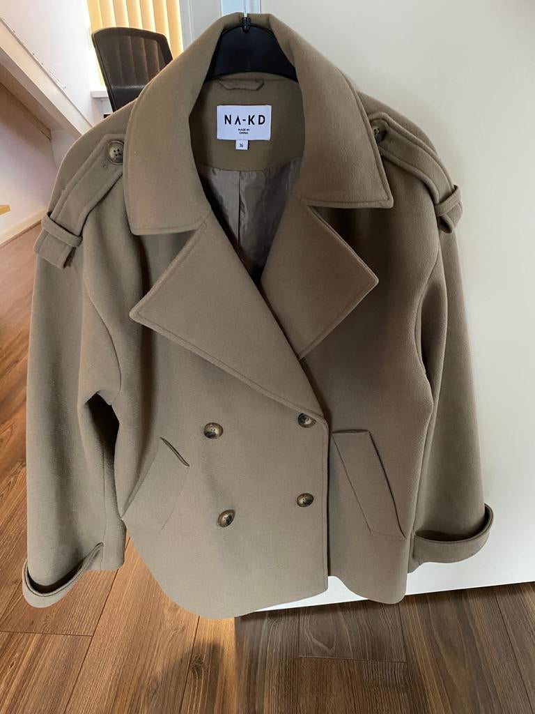 NA-KD beige taupe winter-/tussenjas maat 36., Kleding | Dames, Jassen | Winter, Ophalen of Verzenden, Zo goed als nieuw, Maat 36 (S)
