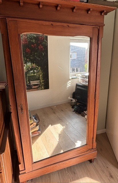 Houten kast met spiegeldeur (antiek), Ophalen