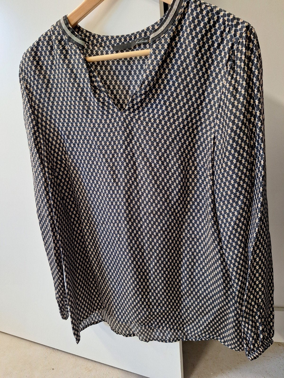 Le Comte blouse met patroon en kraaldetails, Zwart, Maat 42/44 (L), Ophalen of Verzenden, Zo goed als nieuw