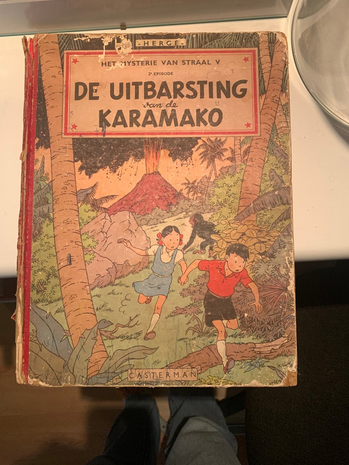 Hergé - De Uitbarsting van de Karamako (1952) - Jo, Suus en, Eén stripboek, Ophalen of Verzenden, Gelezen
