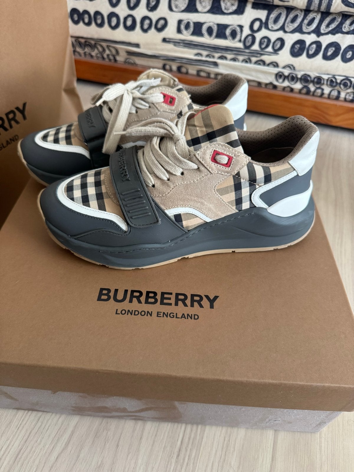Burberry Sneakers Maat 41, Ophalen of Verzenden, Gedragen, Overige kleuren, Sneakers of Gympen