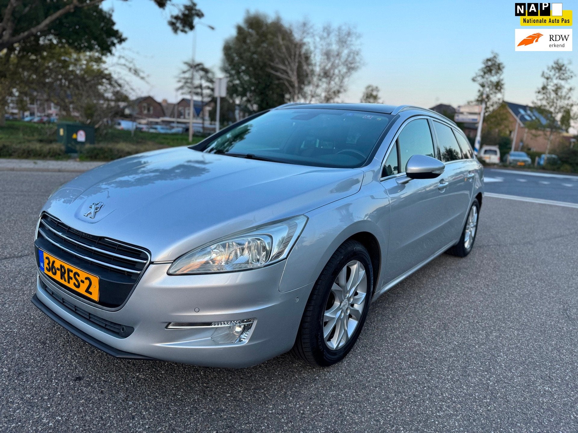 Peugeot 508 SW 1.6 THP Allure / automaat / panorama / leder, Auto's, Zwart, Leder en Stof, 1405 kg, Parkeersensor