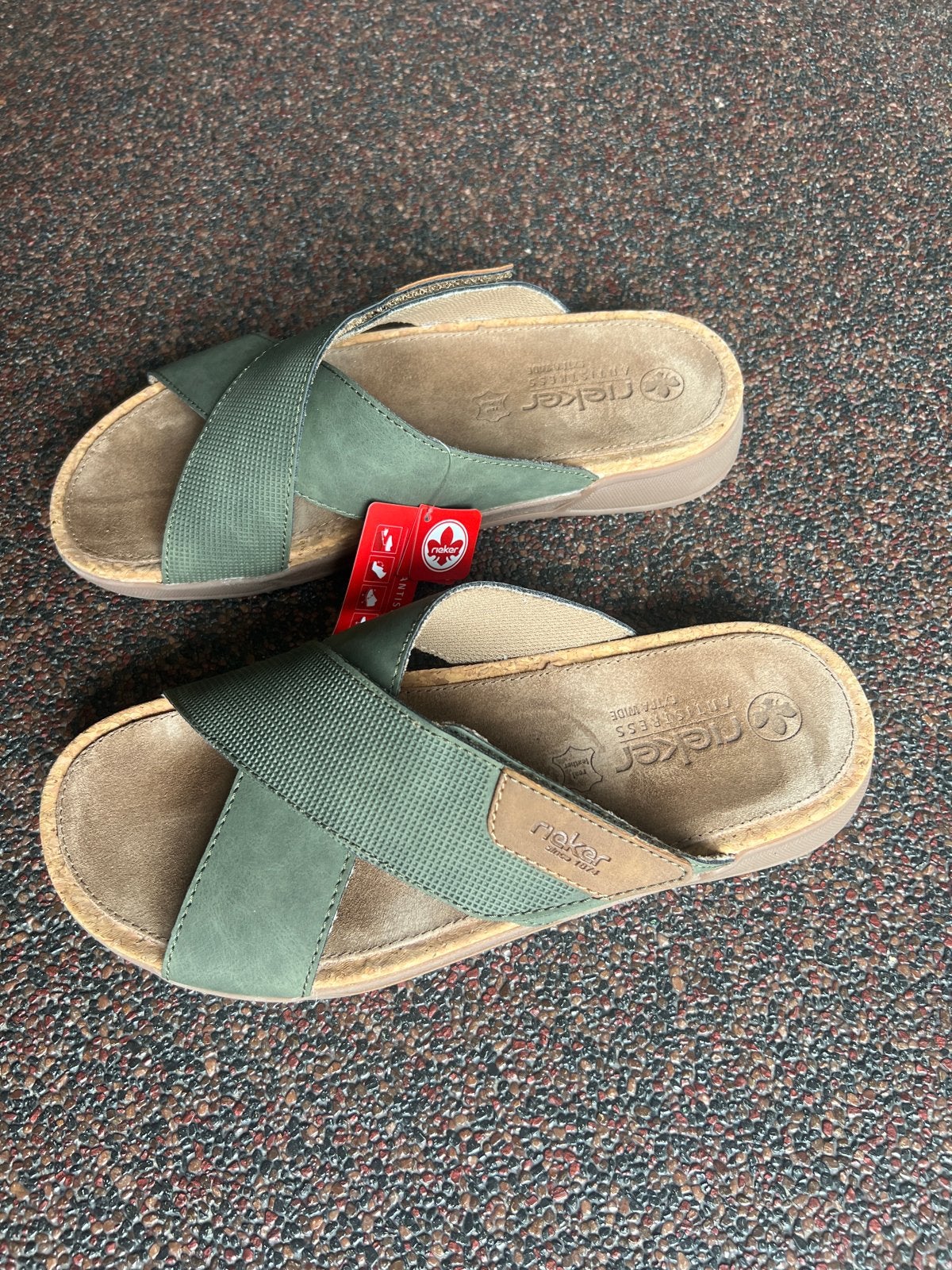 Nieuwe Rieker Antistress Slippers Maat 44 - Groen, Ophalen of Verzenden, Nieuw, Groen, Slippers