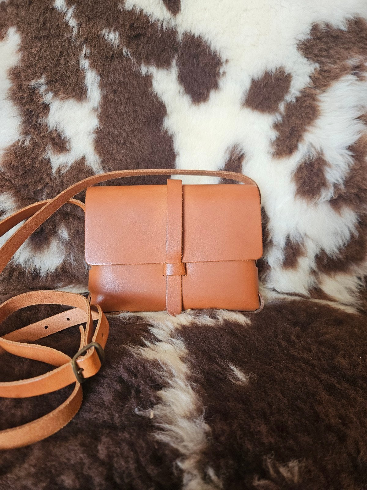 Stoer Elvy leren schoudertasje - cognac stevig leer, Sieraden, Tassen en Uiterlijk, Tassen | Damestassen, Ophalen of Verzenden