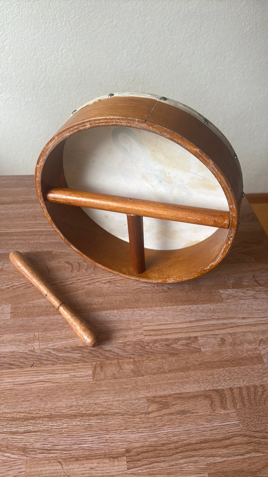 Ierse Bodhrán (Ierse drum) + slaghout / met T-bar/ deep rim, Ophalen of Verzenden, Zo goed als nieuw, Trommel