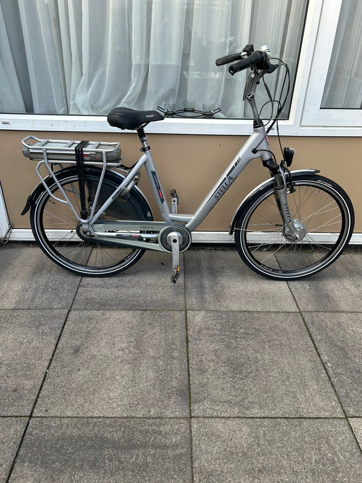 (ALS NIEUW) Een stevige NL E-Bike STELLA 28 inch 7 vers., Zo goed als nieuw, 47 tot 51 cm, 50 km per accu of meer, Ophalen