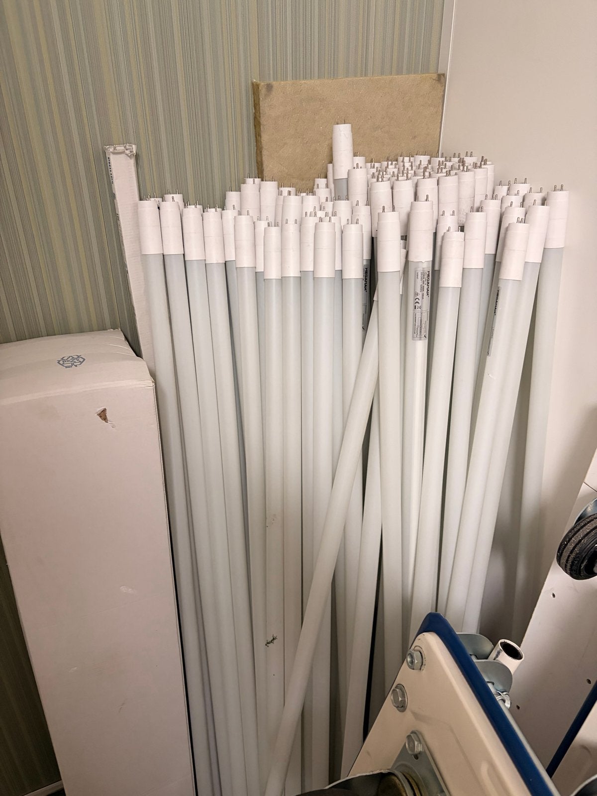 Megaman en paar  philiso LED TL-buizen - +/- 90 stuks, G13 (TL), Nieuw, TL-buis, Warm wit