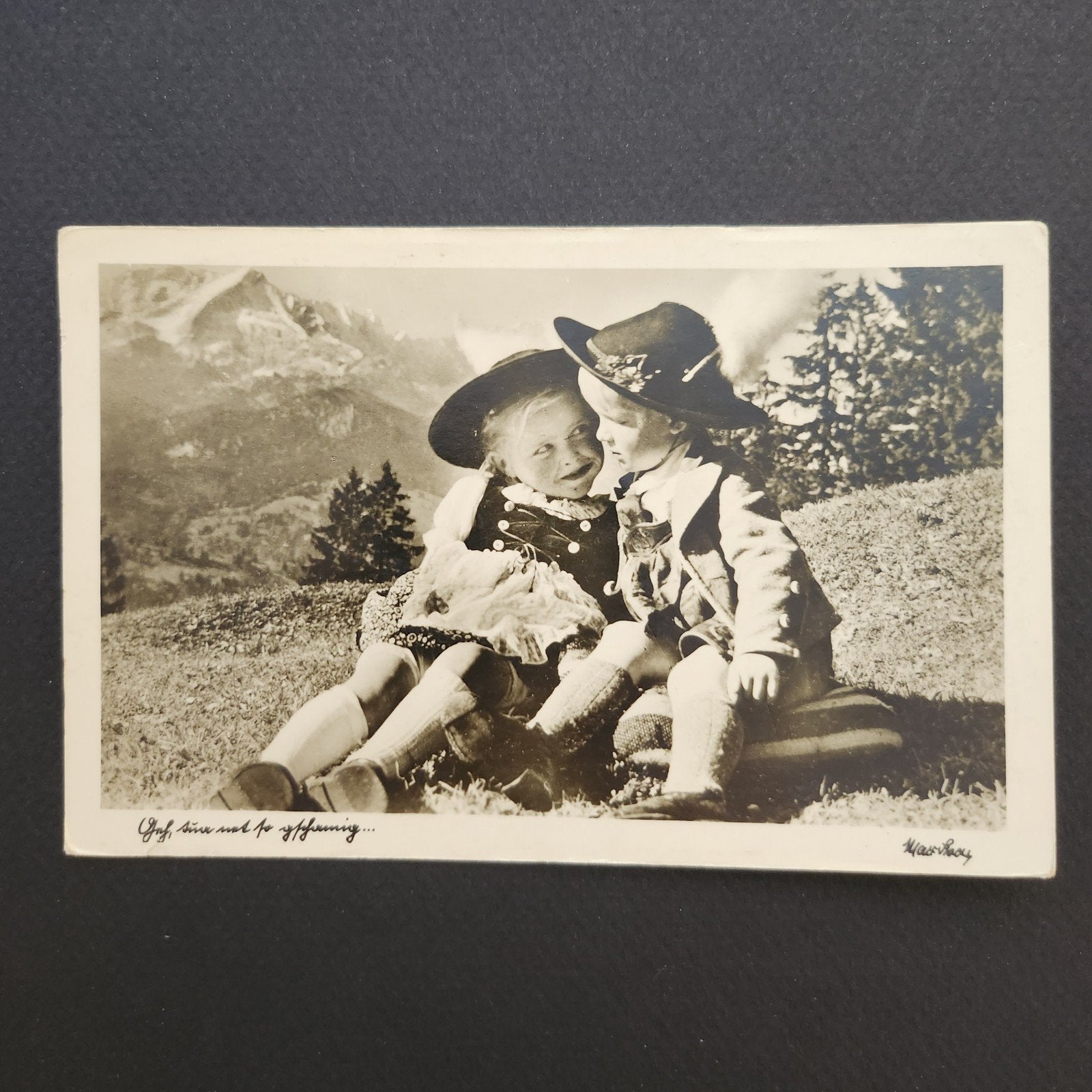 Oude ansichtkaart: Kinderen in traditionele klederdracht, Verzenden, 1940 tot 1960, Gelopen, Duitsland
