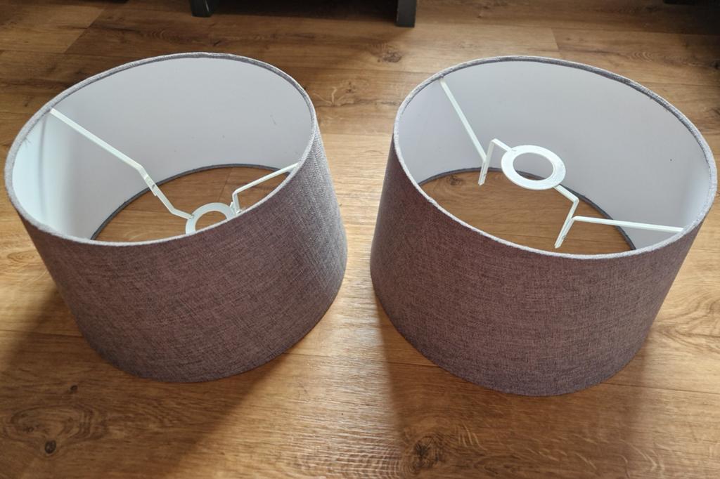 2 Grijze lampenkappen,hang of staand te gebruiken, Ophalen of Verzenden, Rond, 25 tot 50 cm