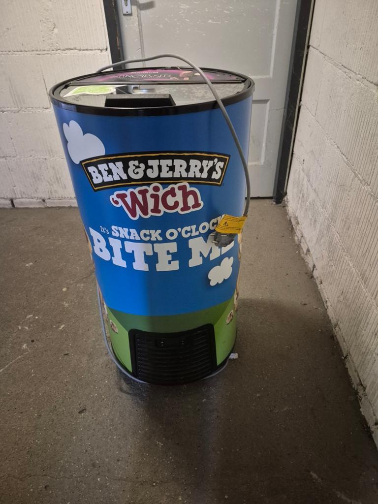 Ben & Jerry's ijsvitrine - Snack O'Clock, Gebruikt, 100 tot 150 liter, Met aparte vriezer, 45 tot 60 cm