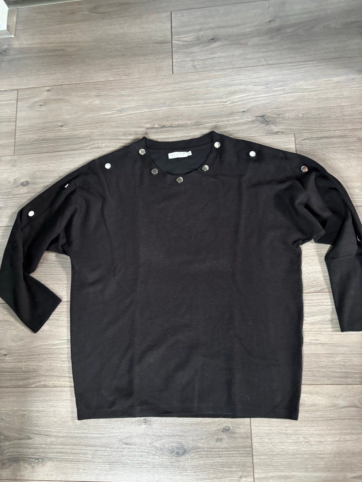 MICHA Zwarte trui met knoopdetails - Maat M, Kleding | Dames, Ophalen of Verzenden, Zo goed als nieuw, Maat 38/40 (M), Zwart